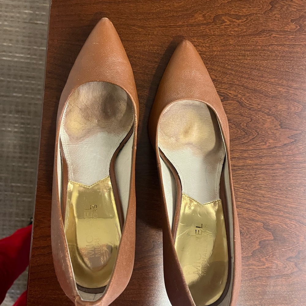 Michael Kors Pointed Toe Pumps brown size 7.5